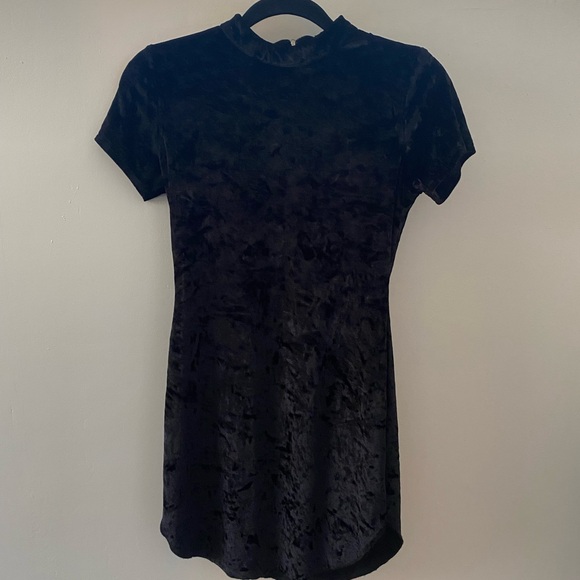 Black Velvet Dress - Picture 1 of 3